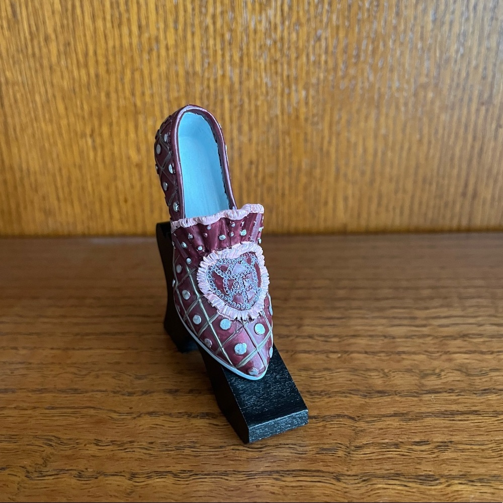 Ruffled Vintage Heel Figurine